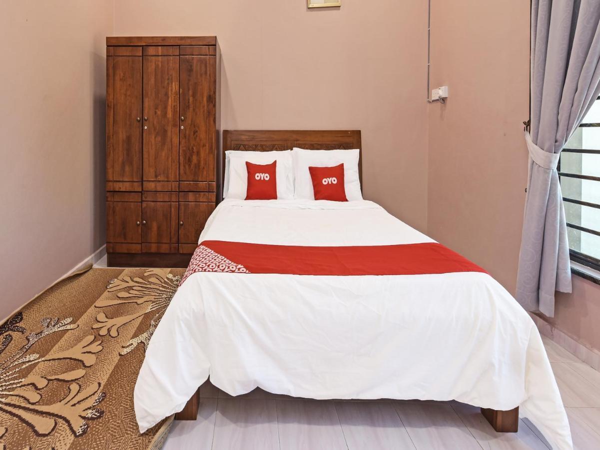 Oyo Home 90448 Nurbayu Guest House Chukai Luaran gambar