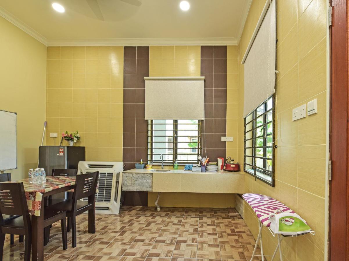 Oyo Home 90448 Nurbayu Guest House Chukai Luaran gambar
