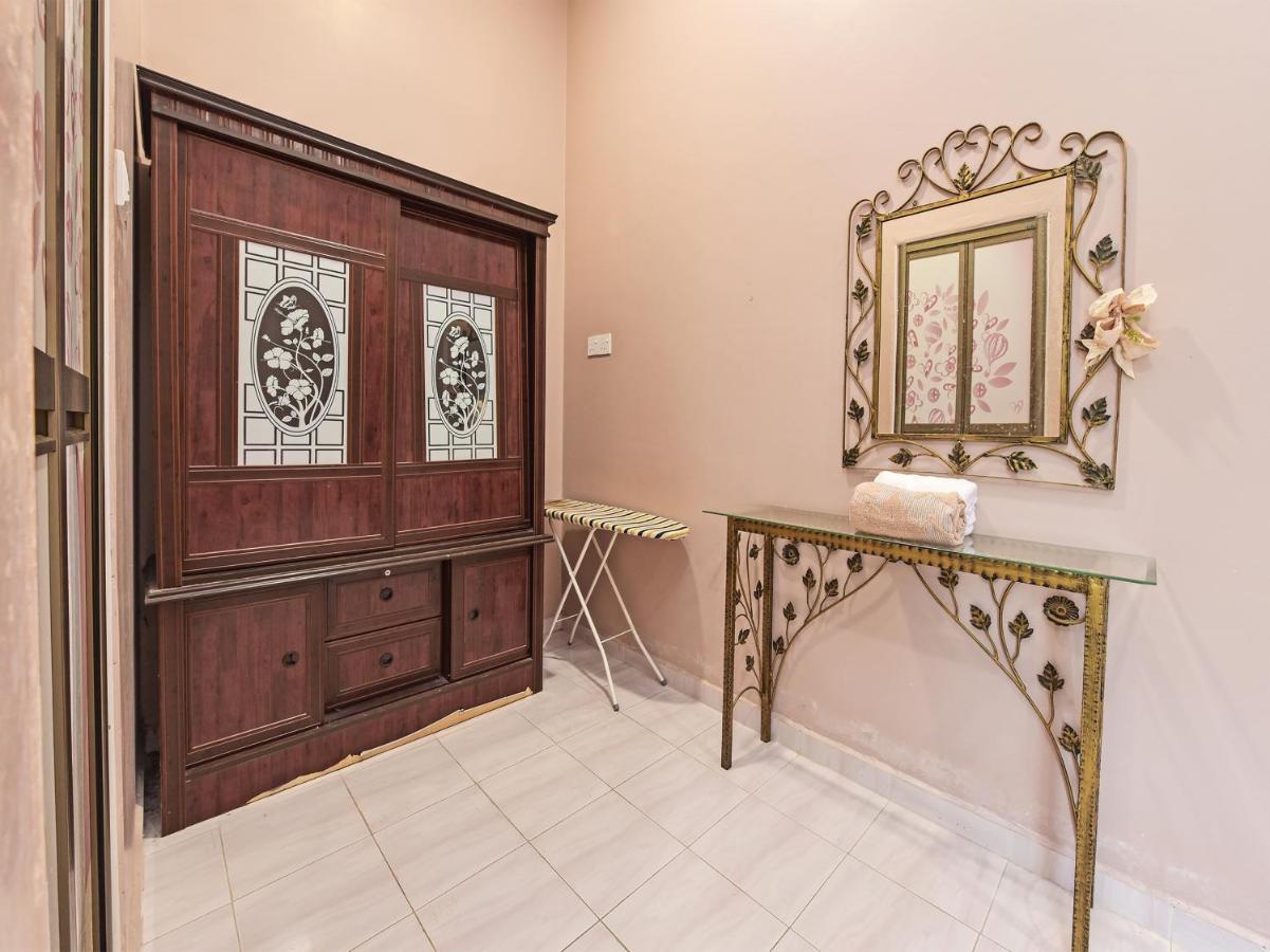 Oyo Home 90448 Nurbayu Guest House Chukai Luaran gambar
