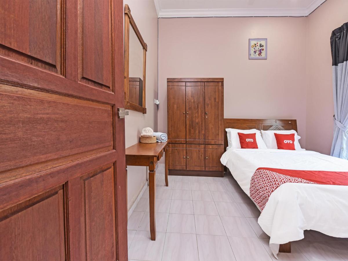 Oyo Home 90448 Nurbayu Guest House Chukai Luaran gambar