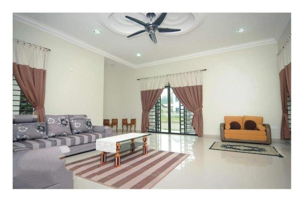 Oyo Home 90448 Nurbayu Guest House Chukai Luaran gambar