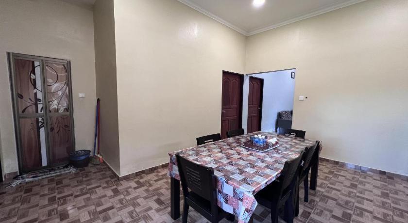 Oyo Home 90448 Nurbayu Guest House Chukai Luaran gambar