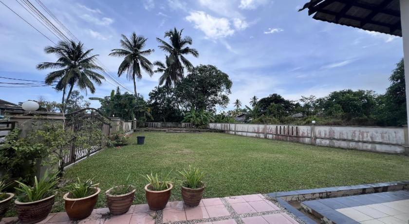 Oyo Home 90448 Nurbayu Guest House Chukai Luaran gambar