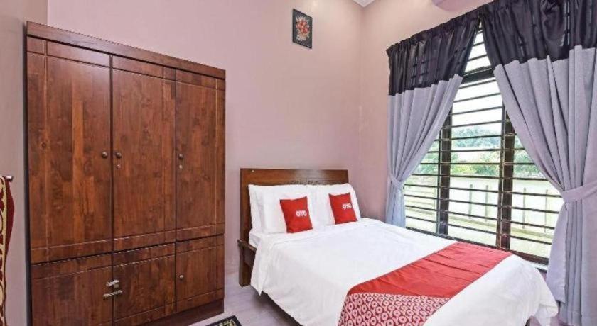 Oyo Home 90448 Nurbayu Guest House Chukai Luaran gambar