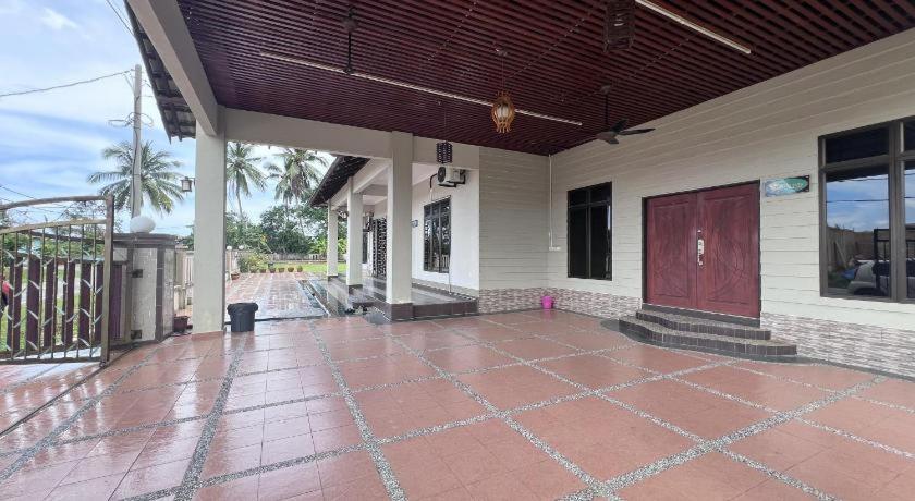 Oyo Home 90448 Nurbayu Guest House Chukai Luaran gambar