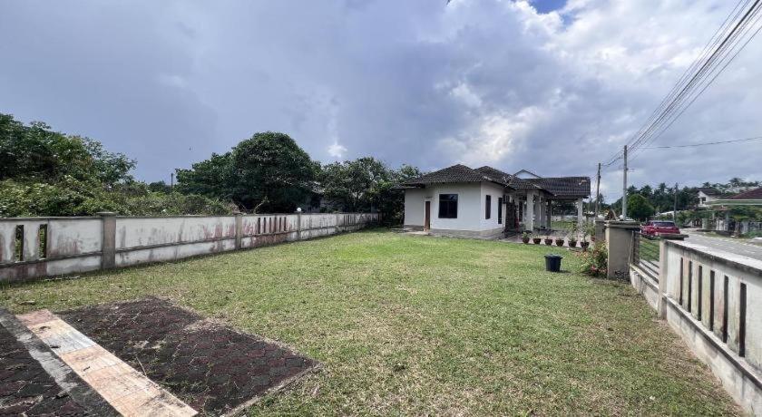 Oyo Home 90448 Nurbayu Guest House Chukai Luaran gambar