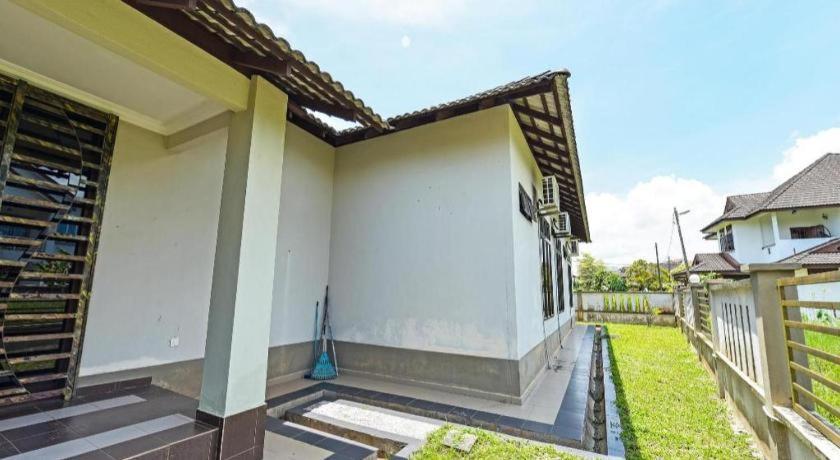 Oyo Home 90448 Nurbayu Guest House Chukai Luaran gambar