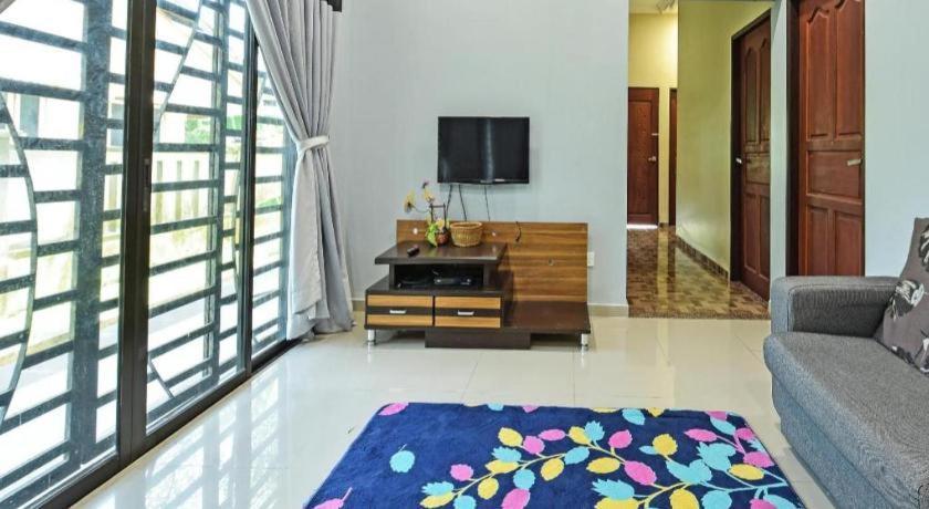 Oyo Home 90448 Nurbayu Guest House Chukai Luaran gambar